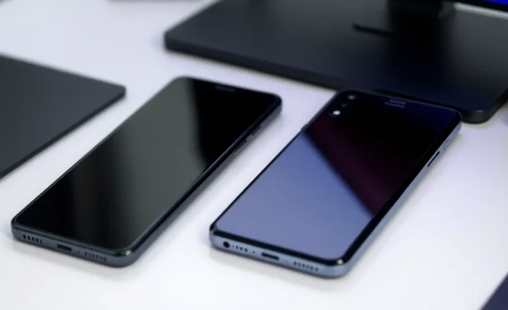 Google Pixel vs Samsung in 2026: Which Actually Gets Updates Right