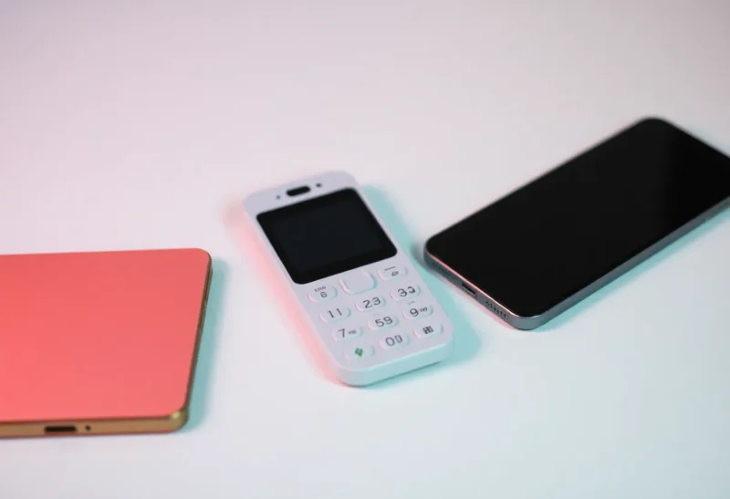 The Case for Keeping a Dumb Phone in Your Bag