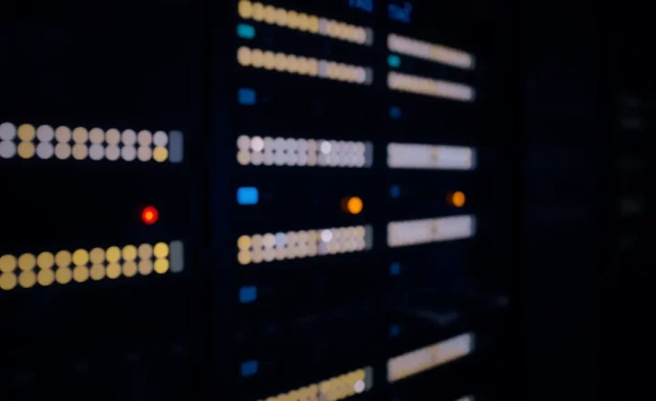 Docker Compose depends_on service_healthy vs a Sleep: The Race the Healthcheck Misses