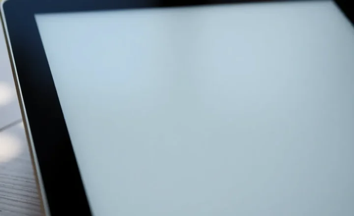Ghosting on an E-Ink Tablet: Refresh Modes That Fix It and When the Panel Is the Problem